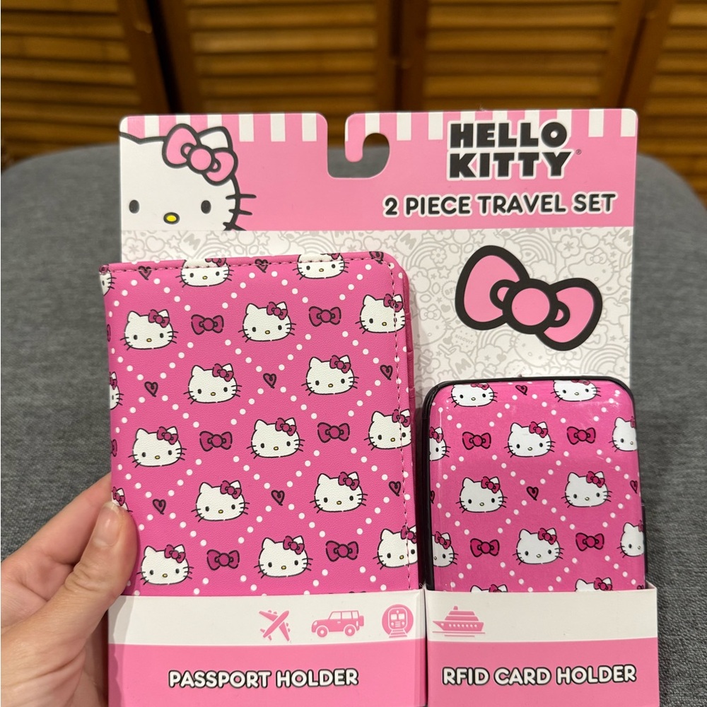 Hello Kitty Pink 2-Piece Travel Set